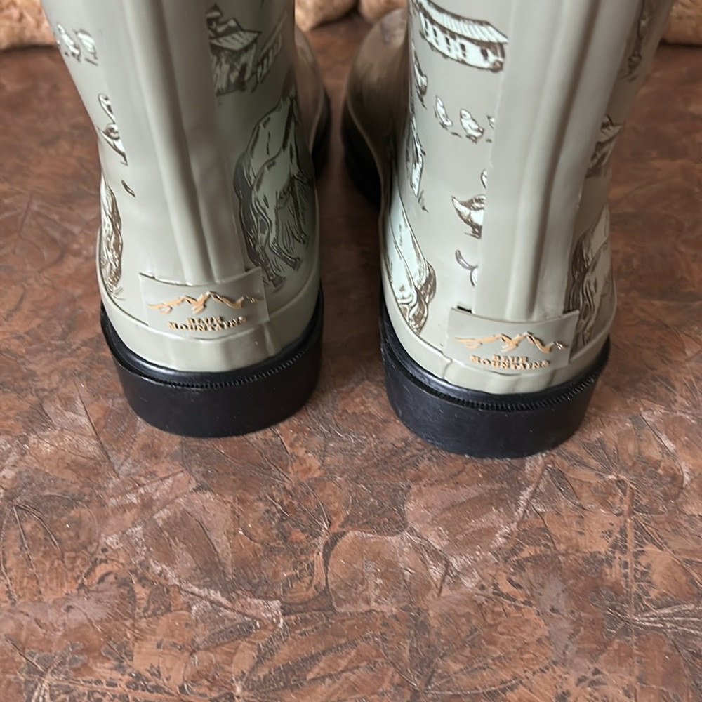 Green Farm Print Rain Boots - Picture 10 of 14